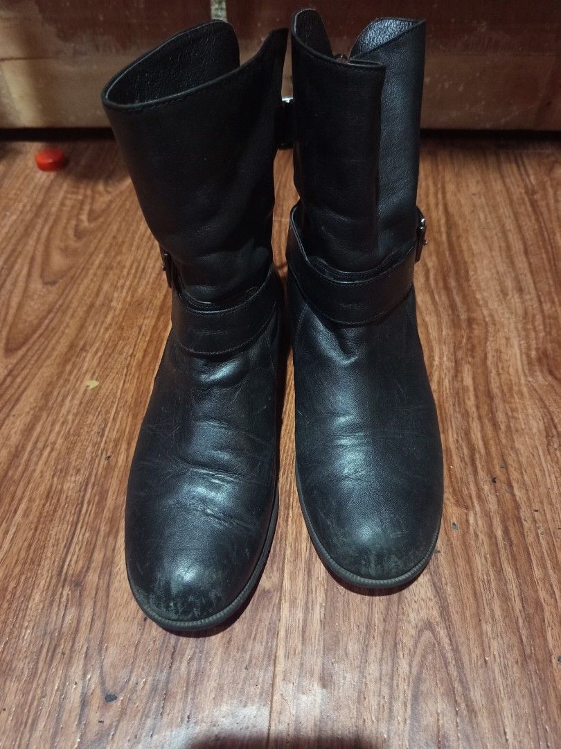 unisex black plain boots (Category: Boots) located in Tagoloan. Submitted by spid.erlily (Listing ID 1466934604, Image 3). Description: .