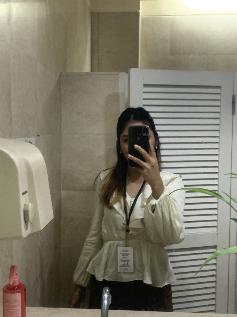 Urban Revivo Peplum Blouse (Category: Blouses) located in Mandaluyong City. Submitted by yanna_02501 (Listing ID 1465646747, Image 3). Description: .