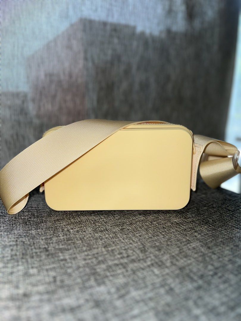 UV ESSENTIALS SWING SILICONE BAG (BUTTER) (Category: Cross-body Bags) located in Cavite. Submitted by abadsarah (Listing ID 1466843976, Image 1). Description: .