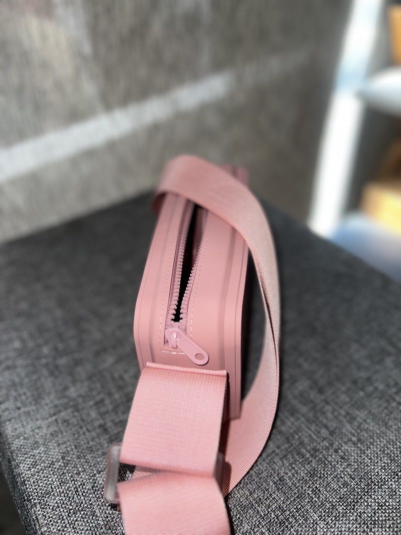 UV ESSENTIALS SWING SILICONE BAG (SALMON) (Category: Cross-body Bags) located in Cavite. Submitted by abadsarah (Listing ID 1466856365, Image 2). Description: .