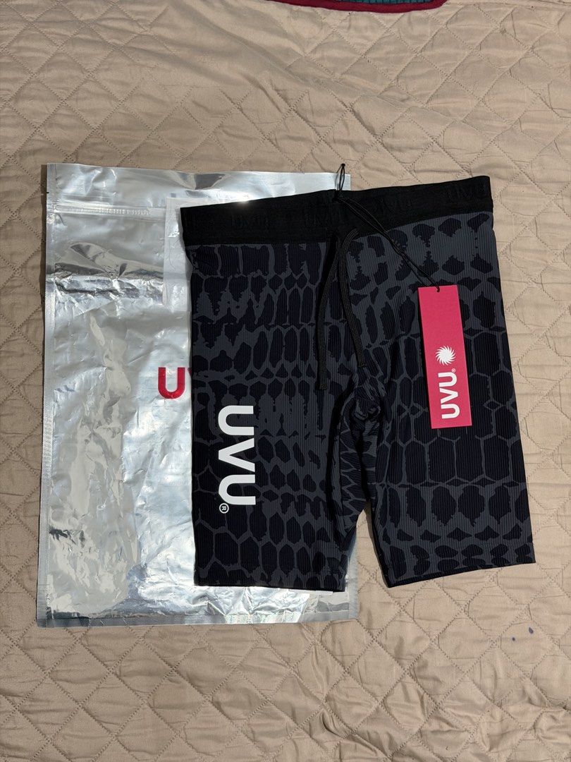 UVU Berlin Half Tights (Size Medium) (Category: Activewear) located in Manila. Submitted by mnl.lvprdgci (Listing ID 1466887431, Image 1). Description: - Brand: UVU - Model: Berlin Half Tights - Size: Medium - Color: Black/Grey (BLKGRY) - Condition: Brand new with tags and original packaging - Design: Stylish textured geometric pattern with prominent UVU branding - Ideal for running, gym workouts, and activewear enthusiasts.