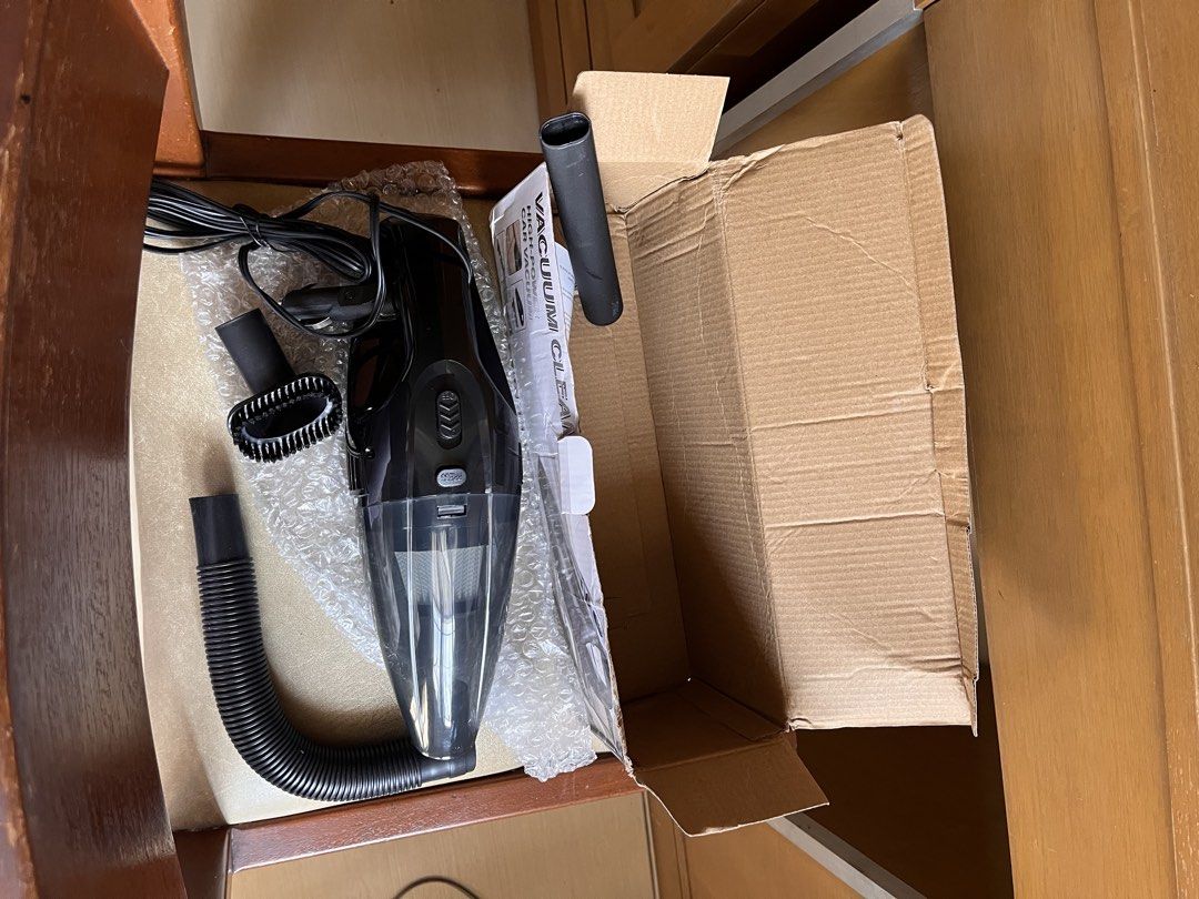 Vacuum cleaner (Category: Upholstery, Seatcovers and Other Interior Parts and Accessories) located in Pasay City. Submitted by used12345 (Listing ID 1466778610, Image 1). Description: .