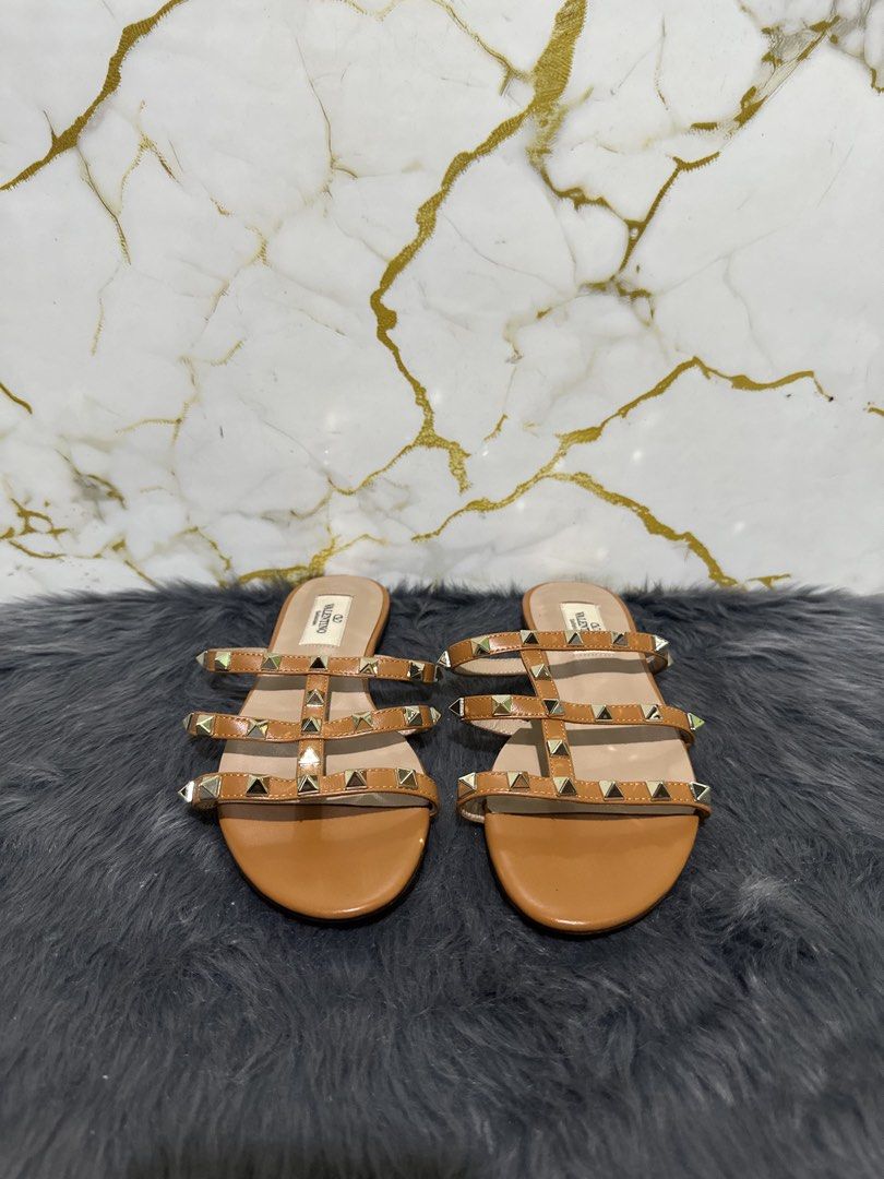 Valentino Flats (Category: Flats & Sandals) located in Marikina City. Submitted by georgiaprelovestuff (Listing ID 1466884219, Image 1). Description: size 37 PLEASE READ BEFORE MAKING AN OFFER: 🔹No inclusions since this is preloved 🔹NO to low ballers please 🔹NO meetups due to busy schedule 🔹If you make an offer, please get the item let's not waste each other's time 🔹NO return NO exchange NO cancellation 🔹Please manage your expectation since