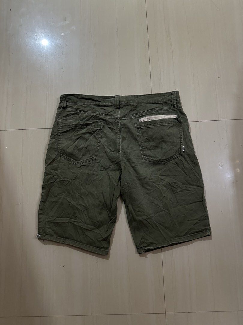 Vans (Category: Activewear) located in Alitagtag. Submitted by bhthrift_30 (Listing ID 1466887860, Image 3). Description: Vans Size 32 650+sf Dm📩.