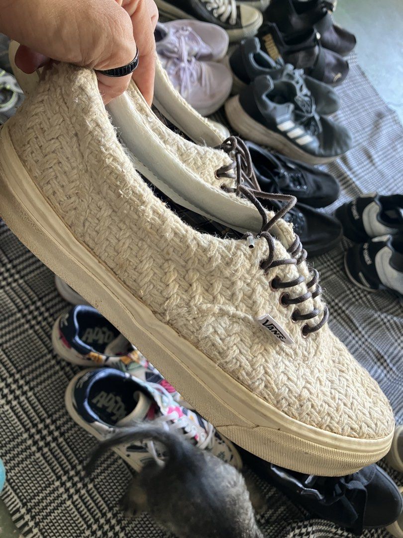VANS authentic low top (Category: Sneakers) located in Angeles City. Submitted by jnwsurplus (Listing ID 1466811032, Image 2). Description: Need lang wash 🧽 Size 10.