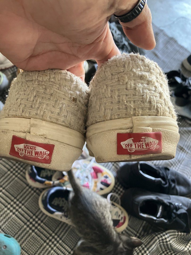 VANS authentic low top (Category: Sneakers) located in Angeles City. Submitted by jnwsurplus (Listing ID 1466811032, Image 3). Description: Need lang wash 🧽 Size 10.