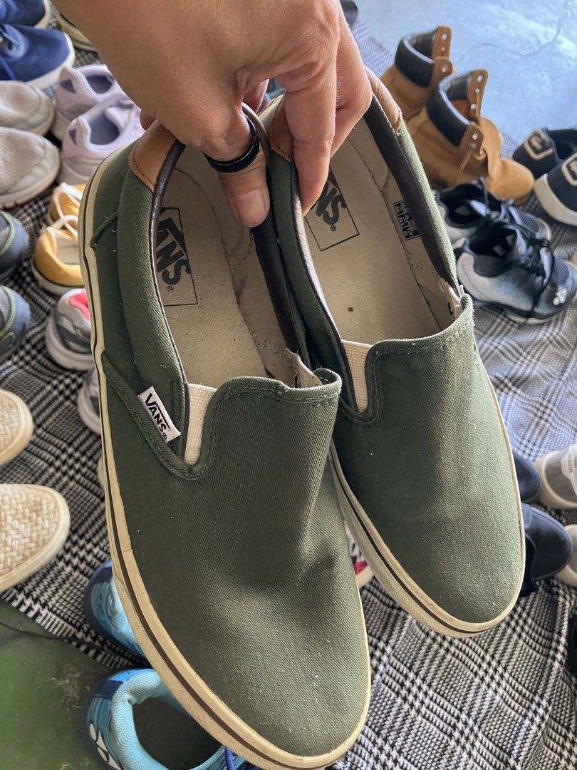 Vans classic slip on (Category: Sneakers) located in Angeles City. Submitted by jnwsurplus (Listing ID 1466812644, Image 1). Description: Plss see pictures .