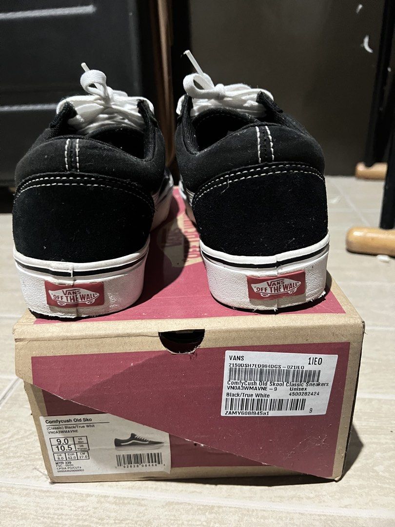 Vans ComfyCush Old Skool (Category: Casual Shoes) located in Tagbilaran City. Submitted by santoninoniel (Listing ID 1466802368, Image 3). Description: Unisex Vans ComfyCush Old Skool Size: US 9 Men / US 10.5 Women Condition: Excellent, clean uppers with very minimal wear on soles Features: Upgraded ComfyCush technology for all-day comfort Inclusions: Original box included Ideal for: Casual daily wear and skateboarding bruh i dont skate idk why i