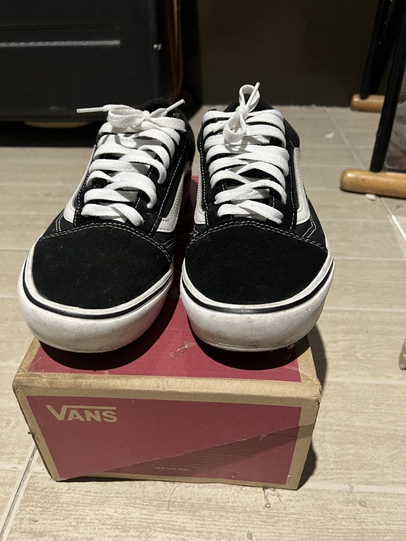 Vans ComfyCush Old Skool (Category: Casual Shoes) located in Tagbilaran City. Submitted by santoninoniel (Listing ID 1466802368, Image 1). Description: Unisex Vans ComfyCush Old Skool Size: US 9 Men / US 10.5 Women Condition: Excellent, clean uppers with very minimal wear on soles Features: Upgraded ComfyCush technology for all-day comfort Inclusions: Original box included Ideal for: Casual daily wear and skateboarding bruh i dont skate idk why i