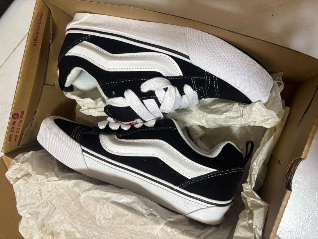 Vans Knu Skool Black&White (Category: Looking For) located in Manila. Submitted by opehliairis (Listing ID 1466791317, Image 2). Description: Vans Knu Skool Black&White 6.0 U.S Men 7.5 U.S Women Brand New with box 📍Original Price: ₽6, 098 Selling Price: ₽5,500 • Open for nego • RFS: Not the type of shoe that I want. • Pwede meetup around Bulacan..