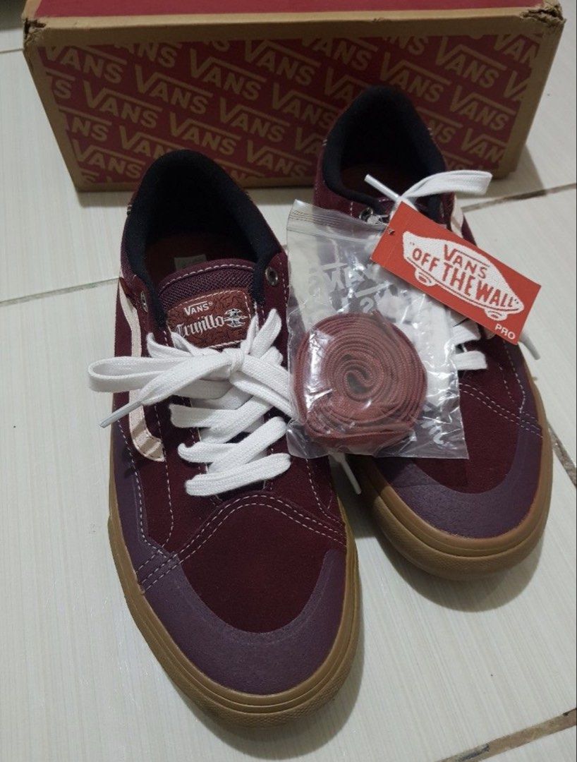 Vans shoes Size 7.5 (Category: Sneakers) located in Quezon City. Submitted by Mhia17 (Listing ID 1466776176, Image 1). Description: Vans Tnt Advanced Prot skate shoes in Port Royale and Rosewood colorway. Size US 7.5 Men's, UK 6.5, EUR 40.0, 25.5 CM. Burgundy suede and textile upper with white jazz stripe, gum rubber sole, and Ultracush 3D insoles. Includes extra maroon laces and original box. loc west ave QC.