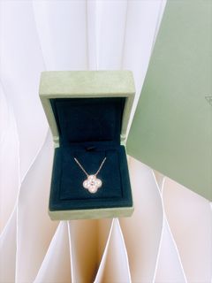 （分類：）位於 。 由 heras.luxury 提交（商品編號 1466822156，圖片 1）。簡介： 。