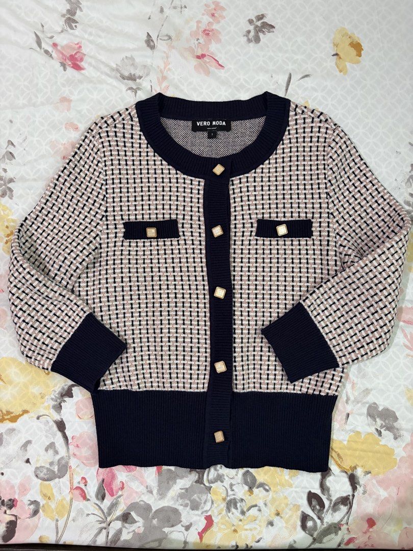 Vero Moda Knit Cardigan (Category: Coats, Jackets and Outerwear) located in San Jose. Submitted by shopangelem (Listing ID 1466866728, Image 1). Description: Best fits medium body frame Worn a few times and no flaws Thick and maganda yung tela Classy No when worn.