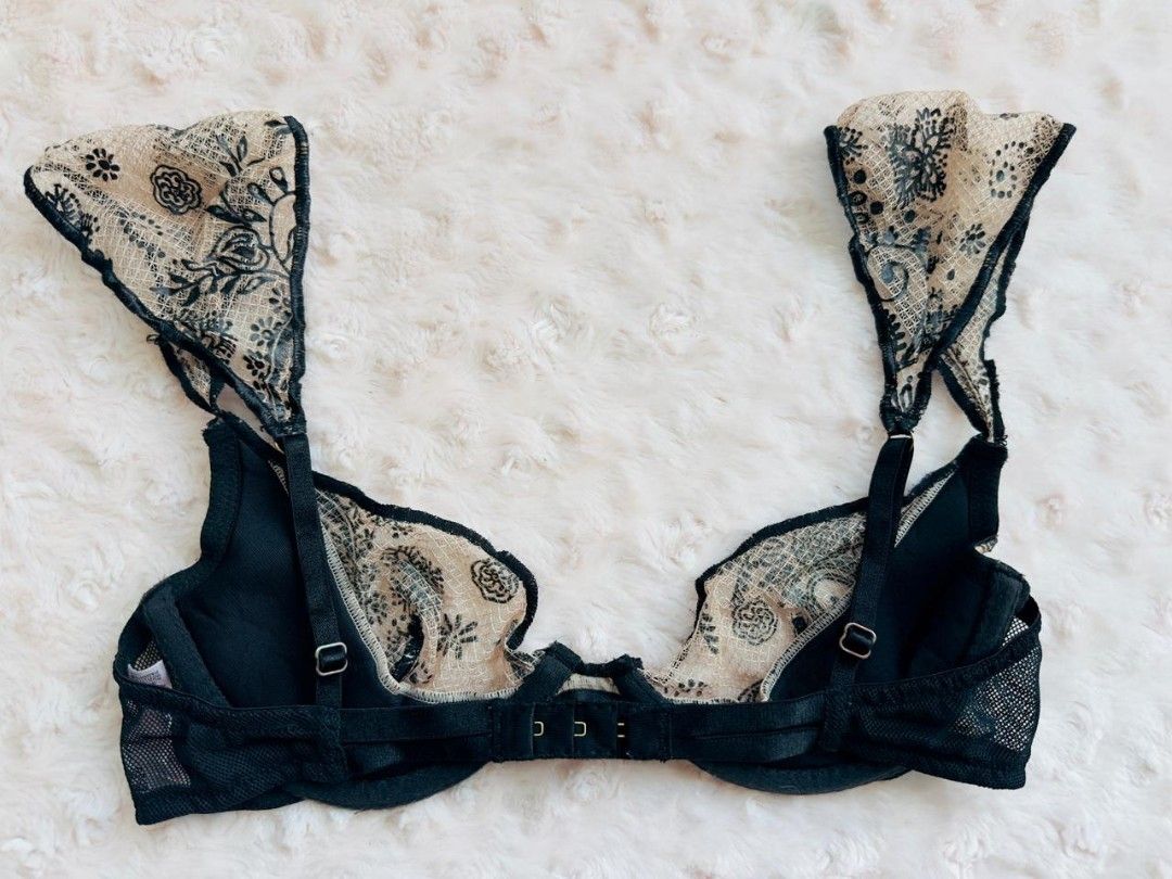 Very sexy vs pushup without padding 34B (Category: Undergarments & Loungewear) located in Llanera. Submitted by expresclothing (Listing ID 1466822370, Image 2). Description: vintage bra tattoo designs.