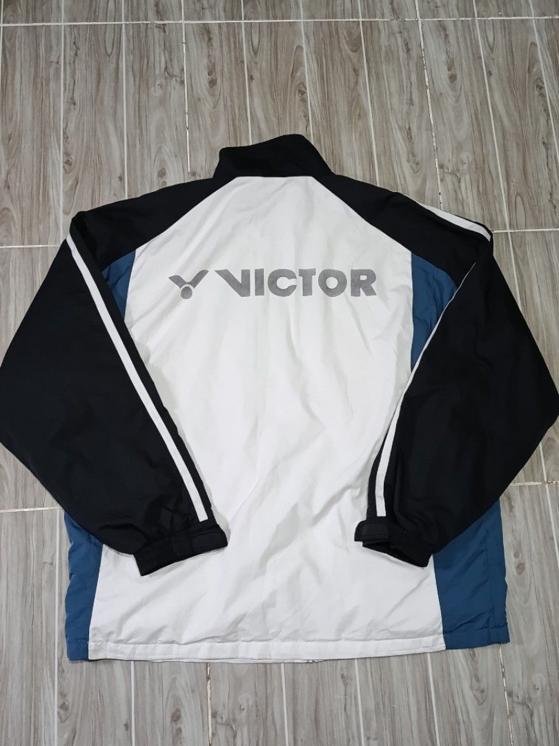 VICTOR WINDBREAKER JACKET (freeshipping) (Category: Coats, Jackets and Outerwear) located in Quezon City. Submitted by gyl-stop (Listing ID 1466927067, Image 2). Description: free shipping 26x29 very good condi cr: 9.5/10 issue: sira rubber puller pero working zipper.