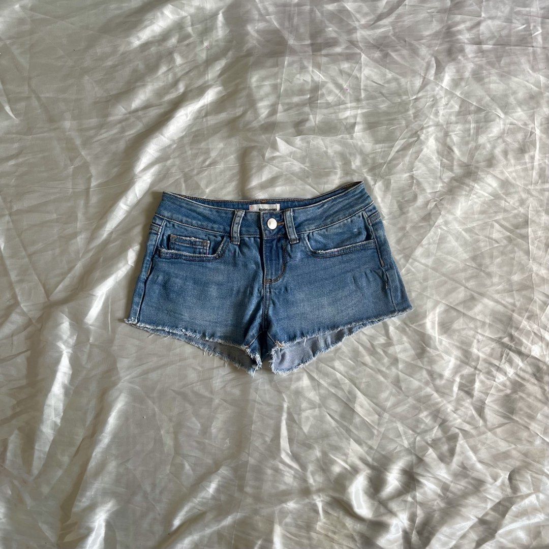 Victoria’s Secret Pink Micro Short (Category: Shorts) located in Manila. Submitted by oc.wardrobe (Listing ID 1466952539, Image 1). Description: waist 25 to 27 .