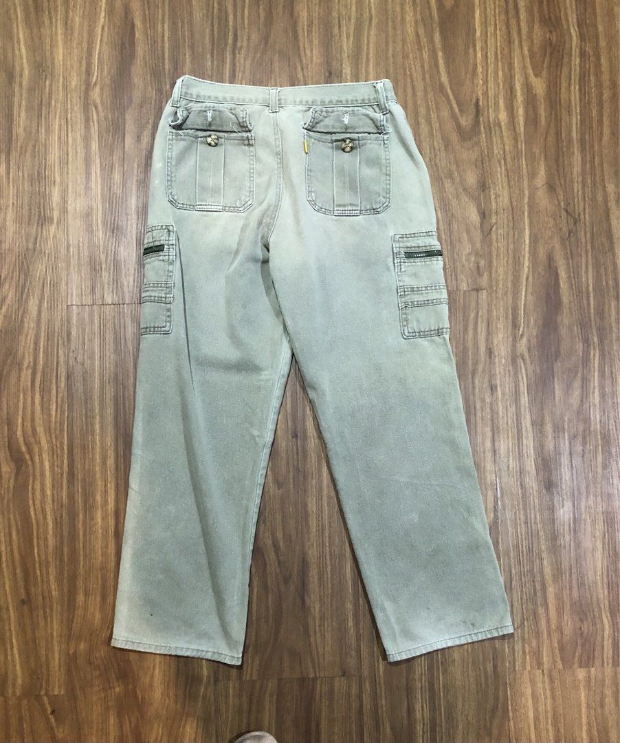 Vintage 80s Olive Green Utility Cargo Pants (Category: Jeans) located in Manila. Submitted by picklerick_collects (Listing ID 1466878337, Image 2). Description: .