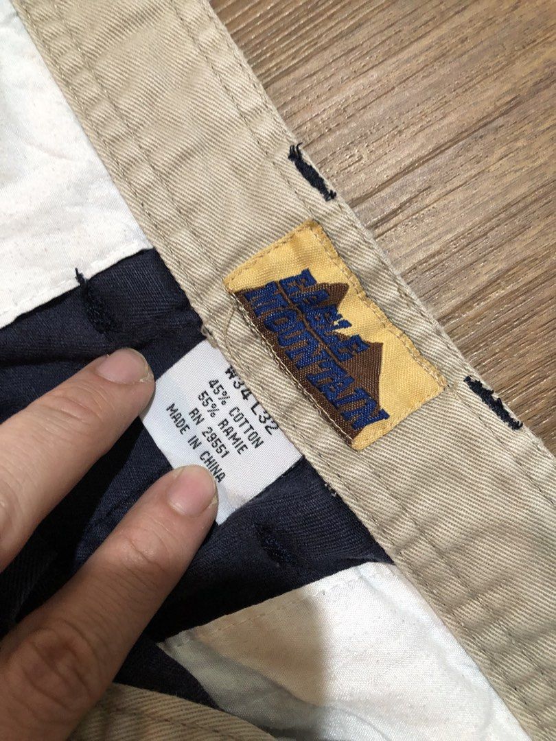 Vintage 90s Eagle Mountain Cargo Pants (Category: Trousers) located in Manila. Submitted by picklerick_collects (Listing ID 1466878892, Image 2). Description: .