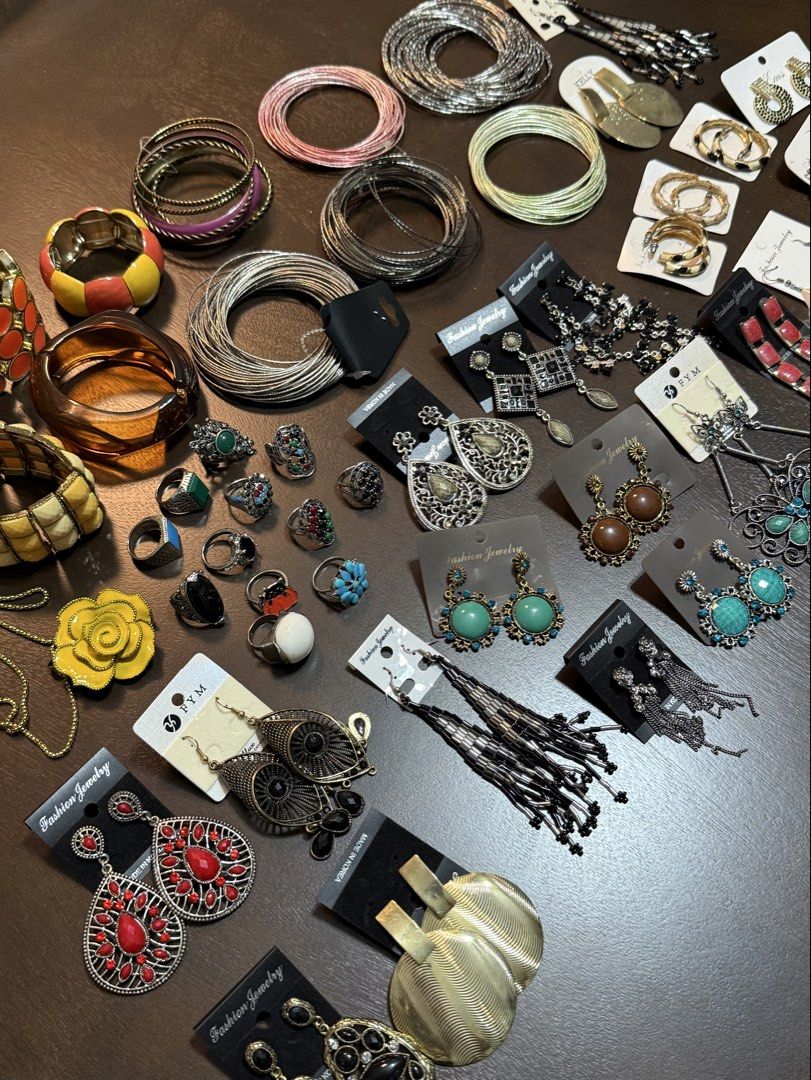 Vintage Accessories Pasabuy (Category: Earrings) located in Baliuag. Submitted by from.linea (Listing ID 1466795584, Image 1). Description: Available Items: - Rings - Earrings - Bangles - Necklaces Message me to join my vintage accessories pasabuy, limited slots only! .