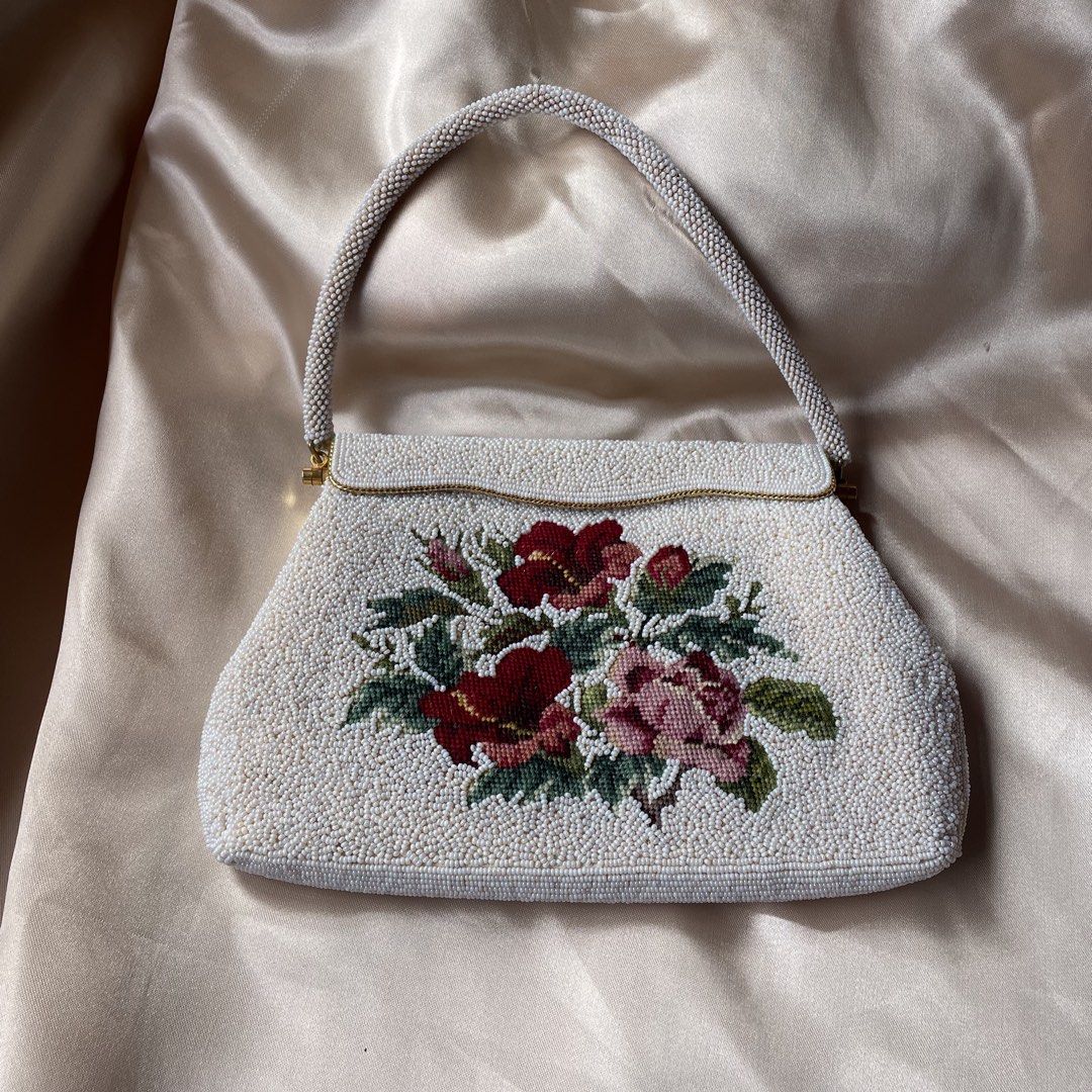 Vintage Beaded Bag (Category: Clutches) located in Baguio. Submitted by babycece (Listing ID 1466926347, Image 1). Description: .