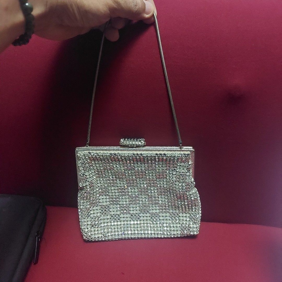 Vintage Beaded Purse (Category: Purses & Pouches) located in Pasig City. Submitted by carls_vintages (Listing ID 1466907767, Image 1). Description: .