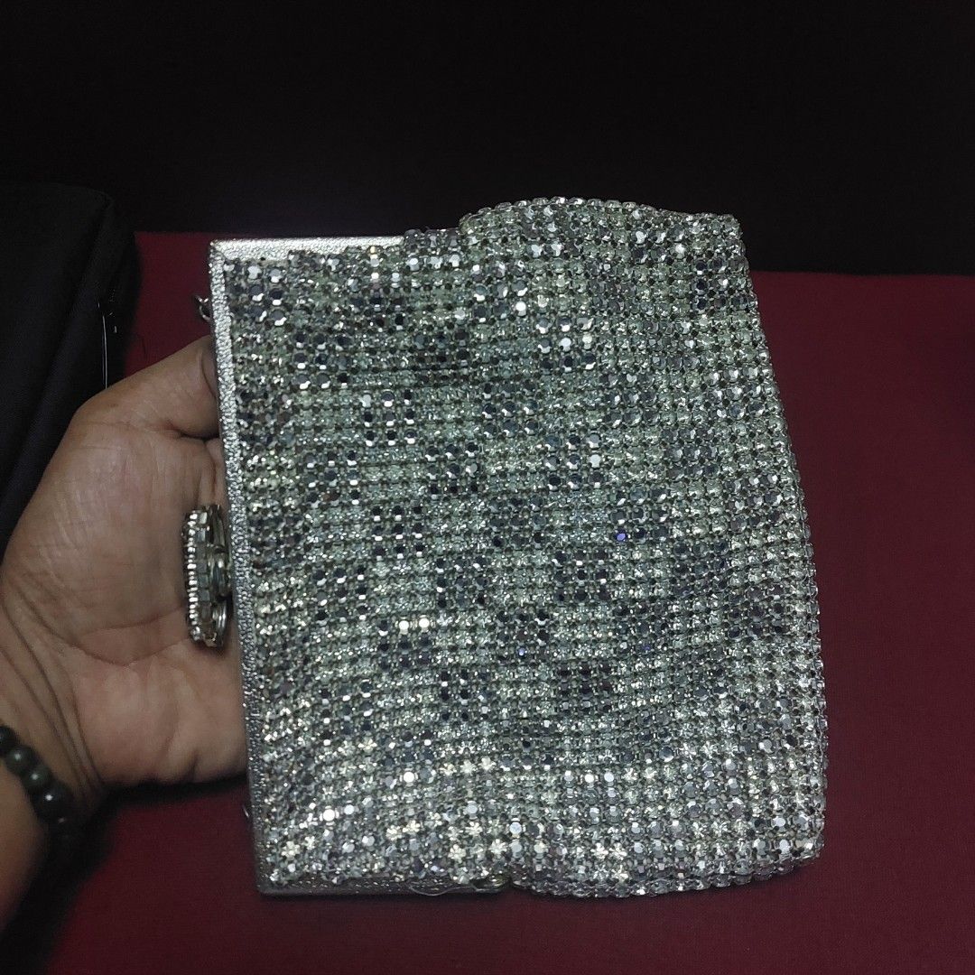 Vintage Beaded Purse (Category: Purses & Pouches) located in Pasig City. Submitted by carls_vintages (Listing ID 1466907767, Image 3). Description: .