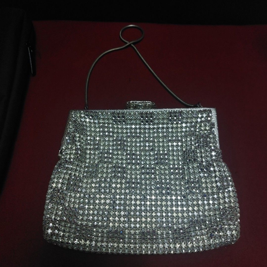 Vintage Beaded Purse (Category: Purses & Pouches) located in Pasig City. Submitted by carls_vintages (Listing ID 1466907767, Image 2). Description: .