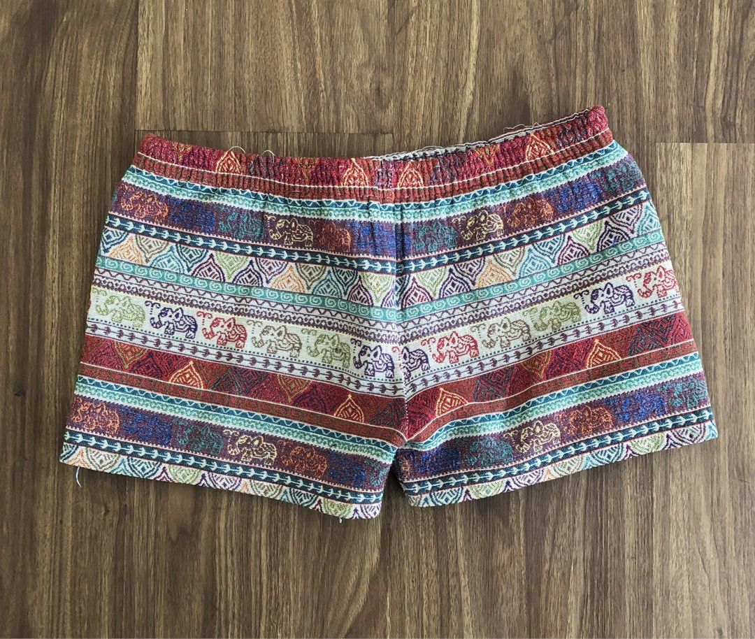Vintage Elephant Shorts (Category: Shorts) located in Manila. Submitted by picklerick_collects (Listing ID 1466780850, Image 2). Description: .