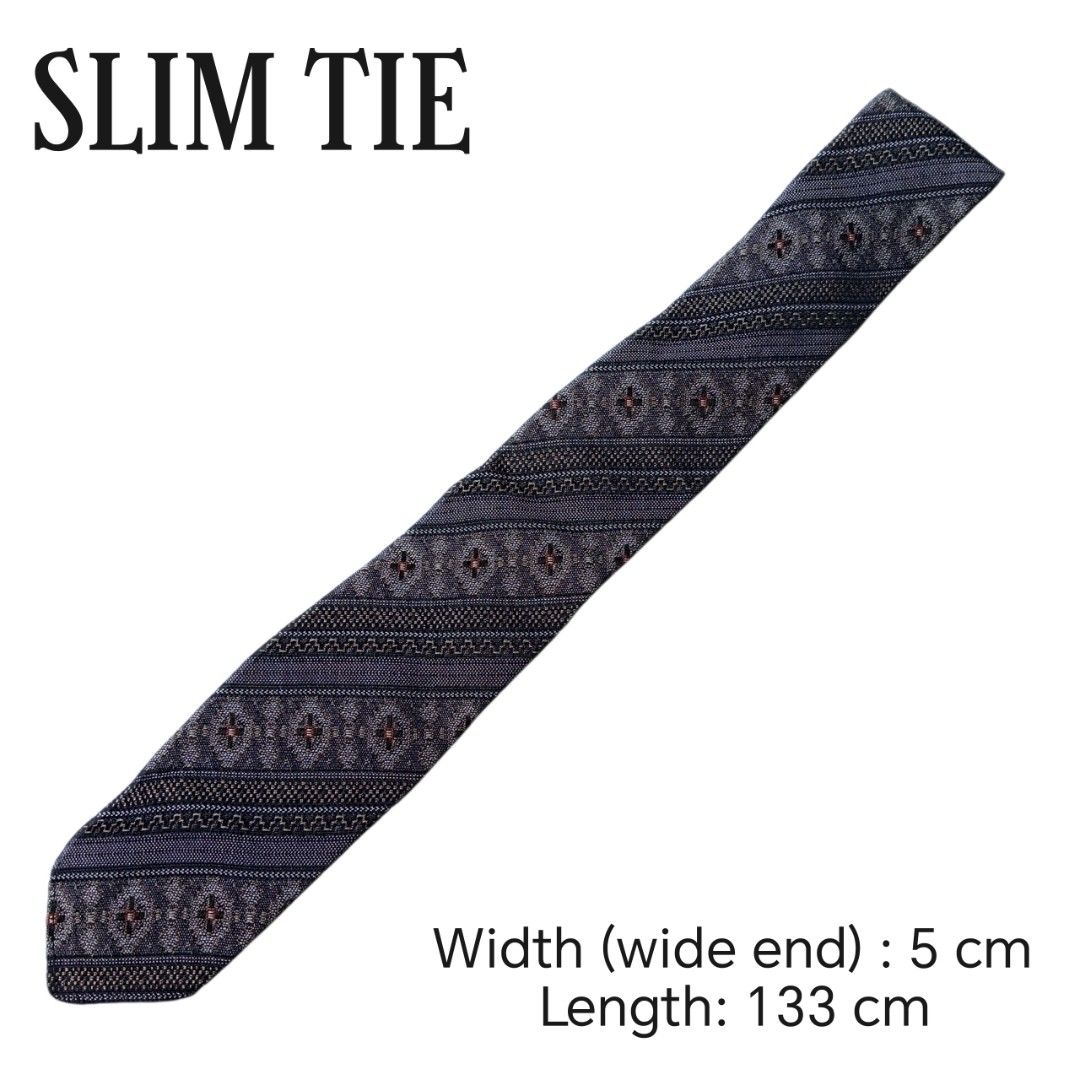 Vintage Grey Geometric Patterned Jacquard Neck tie (Category: Ties) located in Abucay. Submitted by gibzzz123 (Listing ID 1466815449, Image 2). Description: • All items are ON HAND and ready to be shipped/picked up. • Items are preloved/ukay, so please expect minimal signs of usage unless stated otherwise. • No major issues — good condition unless otherwise indicated in the listing. • Actual color may slightly vary due to lighting and screen sett