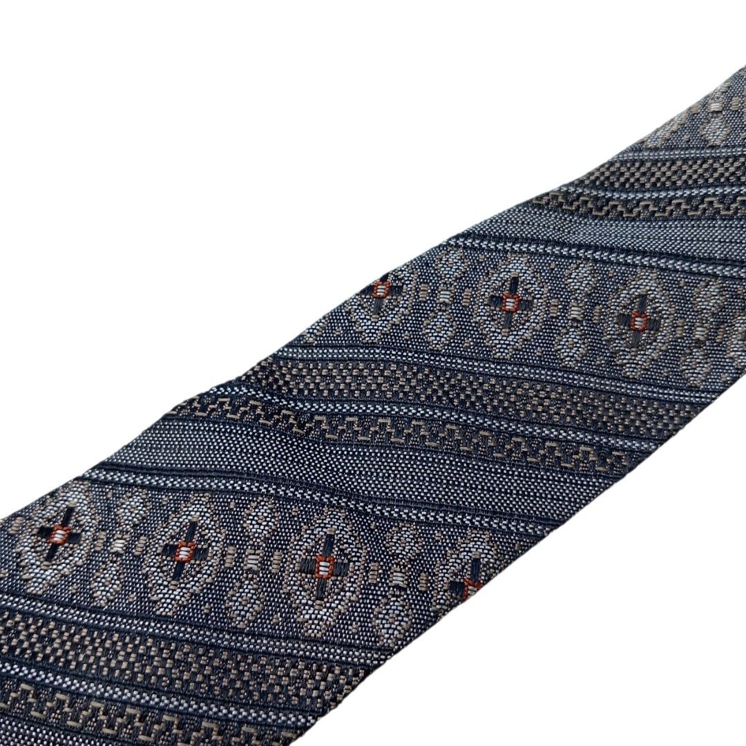 Vintage Grey Geometric Patterned Jacquard Neck tie (Category: Ties) located in Abucay. Submitted by gibzzz123 (Listing ID 1466815449, Image 3). Description: • All items are ON HAND and ready to be shipped/picked up. • Items are preloved/ukay, so please expect minimal signs of usage unless stated otherwise. • No major issues — good condition unless otherwise indicated in the listing. • Actual color may slightly vary due to lighting and screen sett