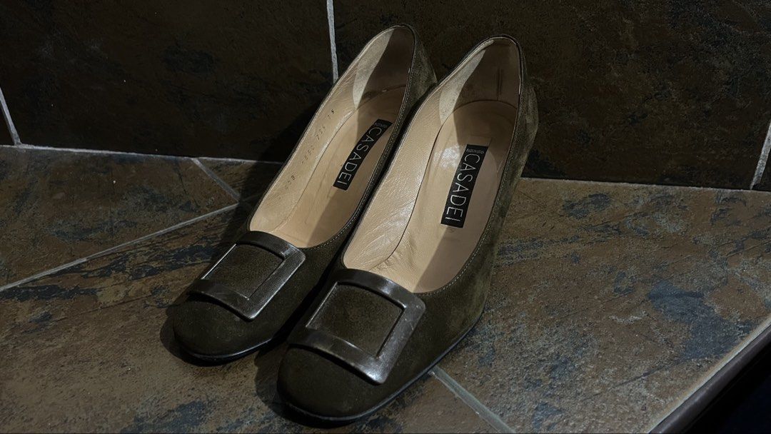 vintage heels (Category: Heels) located in Manila. Submitted by zeekroo.ph (Listing ID 1466844431, Image 3). Description: Brand: casadei 10/10 condition Size 35.