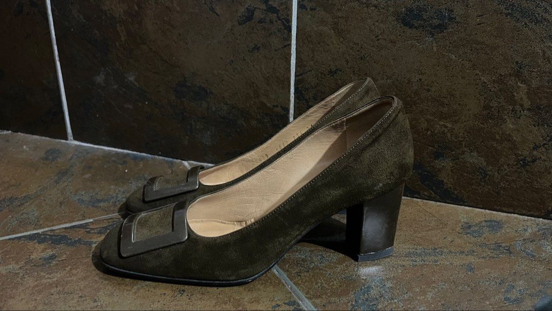 vintage heels (Category: Heels) located in Manila. Submitted by zeekroo.ph (Listing ID 1466844431, Image 2). Description: Brand: casadei 10/10 condition Size 35.
