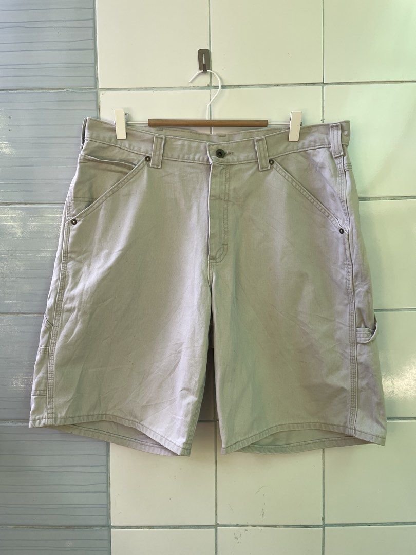 Vintage Lee Carpenter Shorts (Category: Chinos) located in Liloy. Submitted by juan2thrift (Listing ID 1466829580, Image 3). Description: Vintage Lee Carpenter Shorts Size 34 - 36 Good Condition Minimal Stains.