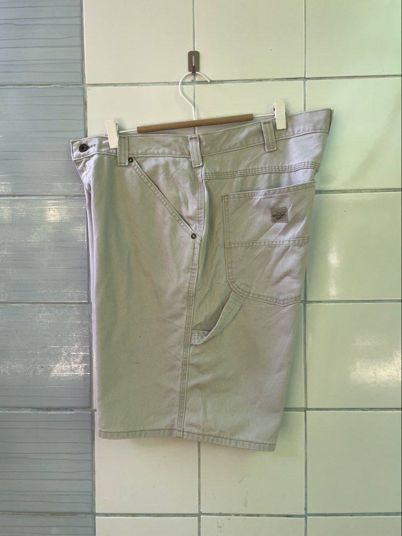 Vintage Lee Carpenter Shorts (Category: Chinos) located in Liloy. Submitted by juan2thrift (Listing ID 1466829580, Image 1). Description: Vintage Lee Carpenter Shorts Size 34 - 36 Good Condition Minimal Stains.