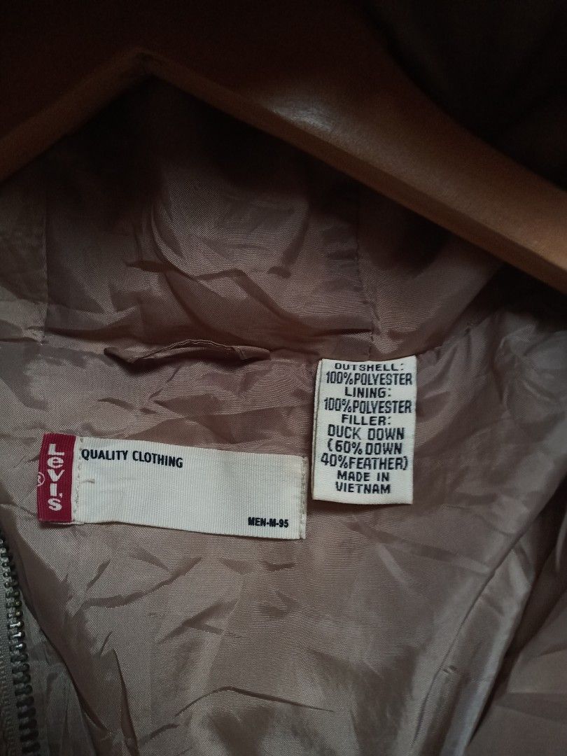 Vintage Levi's Jeans quilted puffer jacket (Category: Coats, Jackets and Outerwear) located in Catbalogan. Submitted by thriftwthbart (Listing ID 1466797682, Image 2). Description: The Levi's Jeans quilted puffer jacket produced during the 1990s and early 2000s dimes: 23x27 cr: 9.5/10.