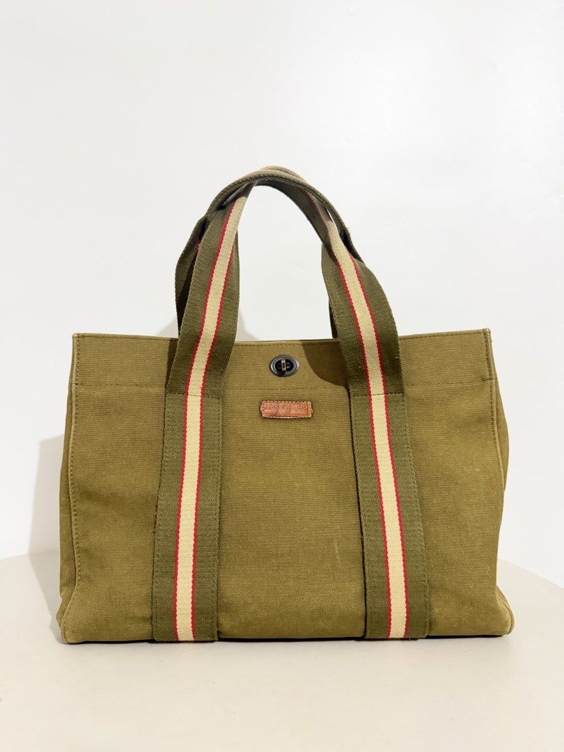 Vintage Longchamp (Category: Luxury Bags & Wallets) located in Manila. Submitted by coachiqueclosetbysuei_3rdaccnt (Listing ID 1466943839, Image 1). Description: 💫 Longchamp 💫 𝐒𝐨𝐮𝐫𝐜𝐞: Japan🇯🇵 💫 𝐈𝐬𝐬𝐮𝐞: None 💫 𝐂𝐨𝐧𝐝𝐢𝐭𝐢𝐨𝐧: 10/10 Excellent Condition 💫 𝐎𝐭𝐡𝐞𝐫𝐬: Can fit Macbook Air, turn-lock 💫 The color may vary due to lighting 💫 What you see is what you get ——————𝓜𝓾𝓼𝓽 𝓡𝓮𝓪𝓭!——————— 📍 𝐋𝐨𝐜𝐚𝐭𝐢𝐨𝐧: Intramur