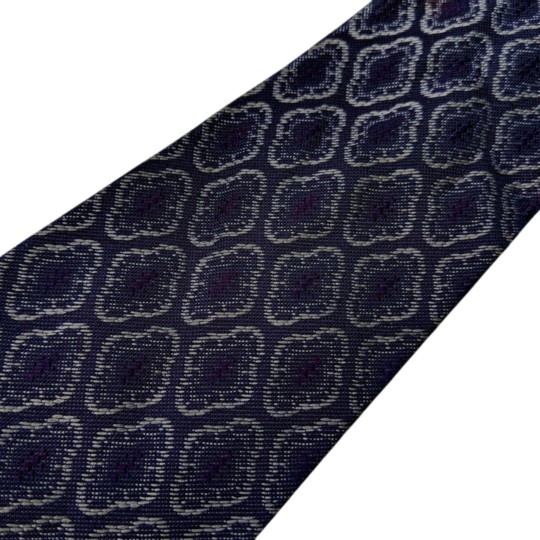 Vintage Navy Dark blue Geometric Patterned Neck tie (Category: Ties) located in Abucay. Submitted by gibzzz123 (Listing ID 1466815667, Image 3). Description: • All items are ON HAND and ready to be shipped/picked up. • Items are preloved/ukay, so please expect minimal signs of usage unless stated otherwise. • No major issues — good condition unless otherwise indicated in the listing. • Actual color may slightly vary due to lighting and screen set