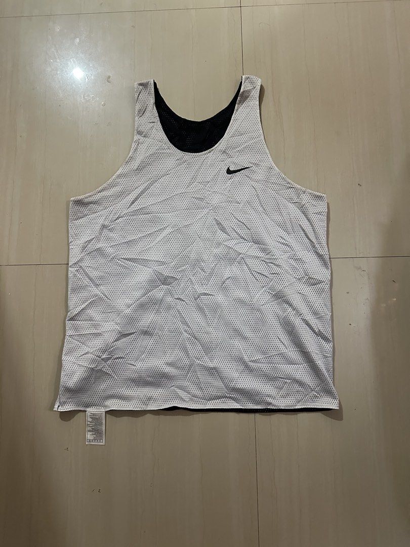 Vintage Nike Reversible (Category: Activewear) located in Alitagtag. Submitted by bhthrift_30 (Listing ID 1466888059, Image 2). Description: Vintage Nike Reversible Tanktop Size Large 1k+sf Good condition Dm📩.