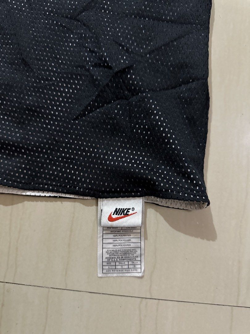 Vintage Nike Reversible (Category: Activewear) located in Alitagtag. Submitted by bhthrift_30 (Listing ID 1466888059, Image 3). Description: Vintage Nike Reversible Tanktop Size Large 1k+sf Good condition Dm📩.