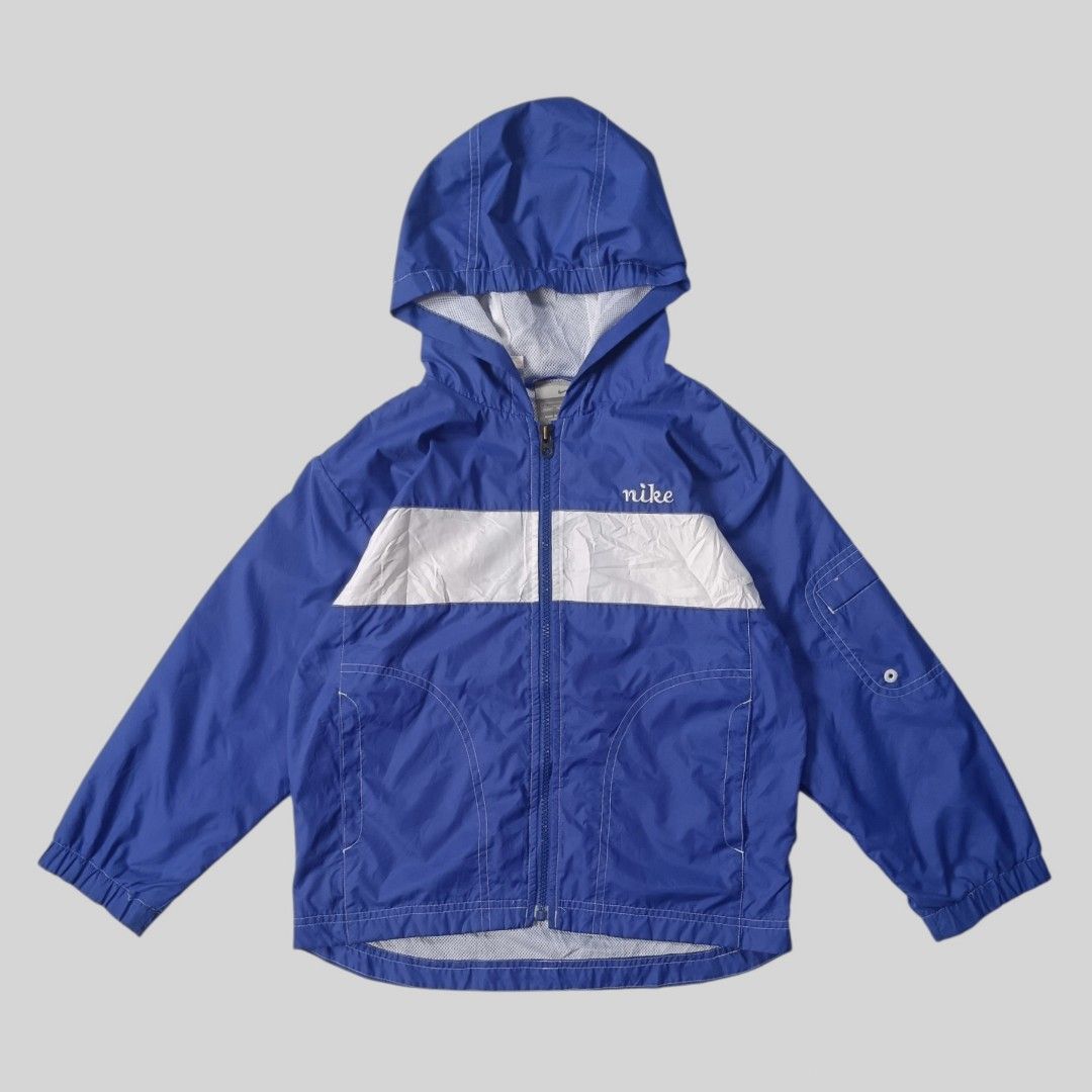 Vintage Nike Windbreaker (Category: Luxury Apparel) located in Davao. Submitted by thriftbuddy (Listing ID 1466811239, Image 1). Description: youth size width 17.5" length 19.5"/21" like new condition 9.5/10 colorate minimal issue see photos for details still presentable to wear.