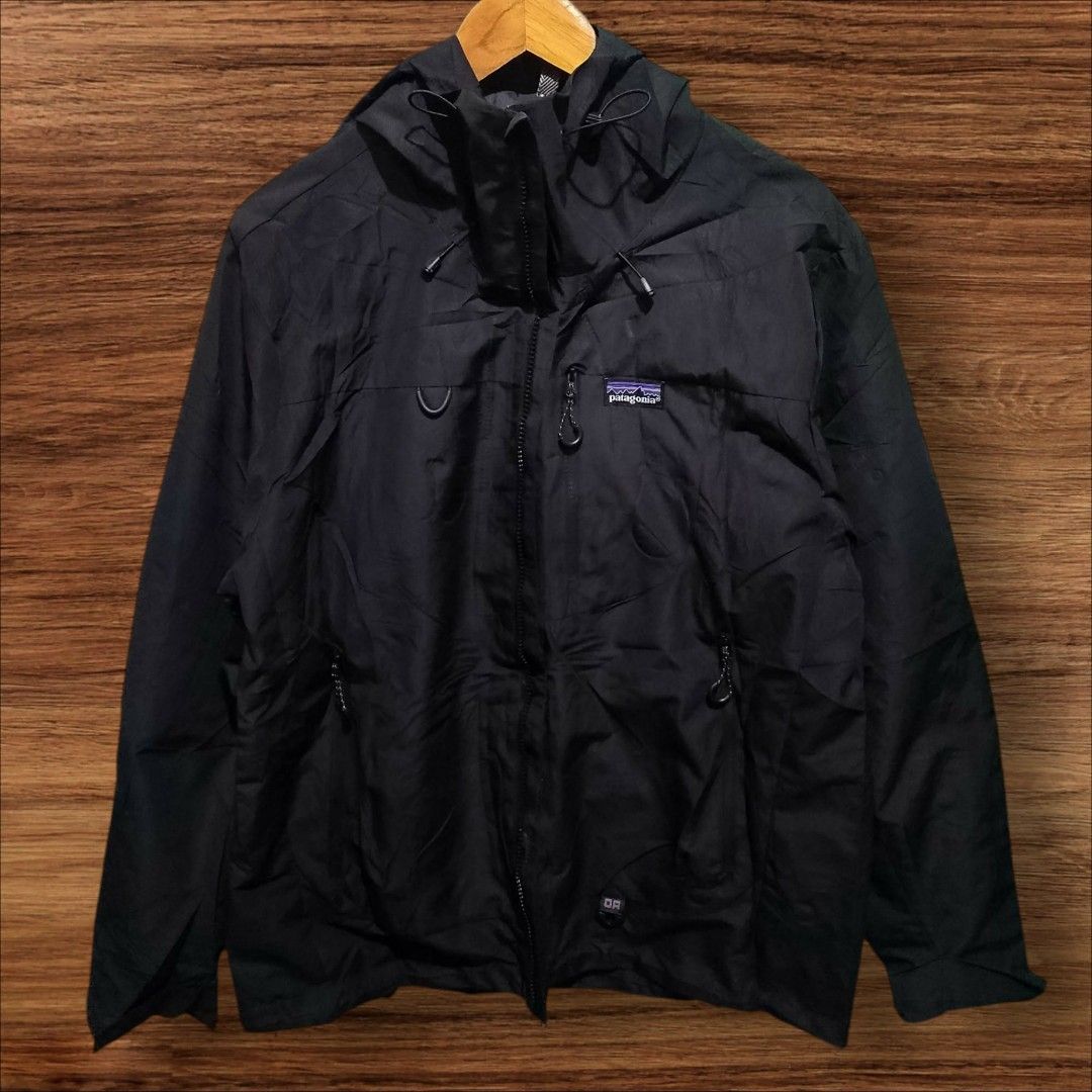VINTAGE PATAGONIA WINDBREAKER (Category: Coats, Jackets and Outerwear) located in Manila. Submitted by the.good.thrift (Listing ID 1466944983, Image 1). Description: vintage patagonia windbreaker excellent condition size large.