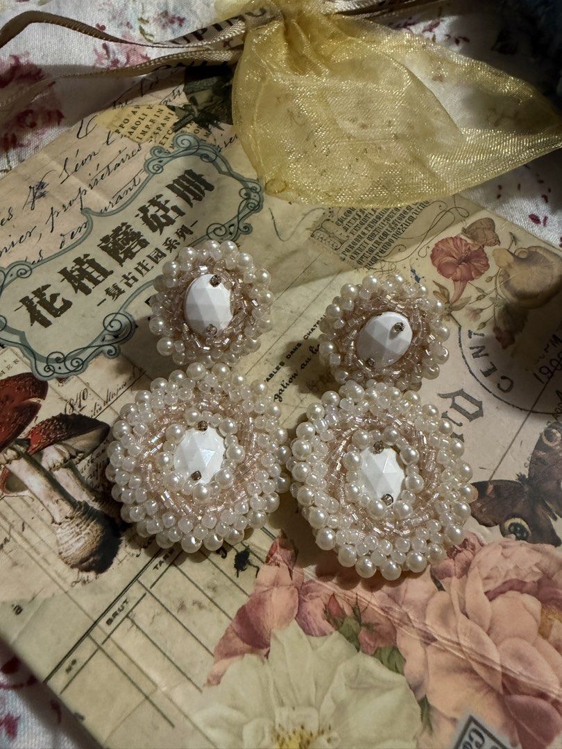 Vintage Pearl Drop Earrings (Category: Earrings) located in Muntinlupa City. Submitted by herellas0504 (Listing ID 1466904781, Image 2). Description: Vintage Pearl Drop Earrings Mine: 150 | Lock: 180.