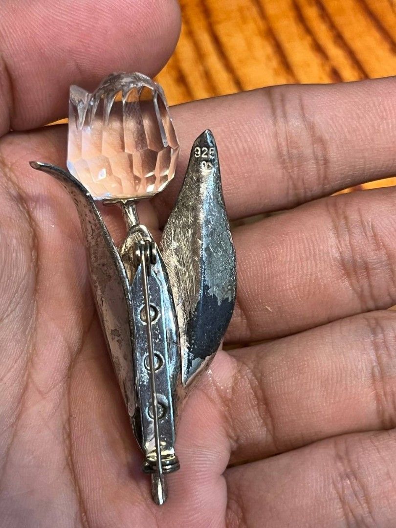 Vintage Silver Brooche (Category: Vintage Collectibles) located in Quezon City. Submitted by michypeachyy1 (Listing ID 1466902094, Image 3). Description: send offer via dm.