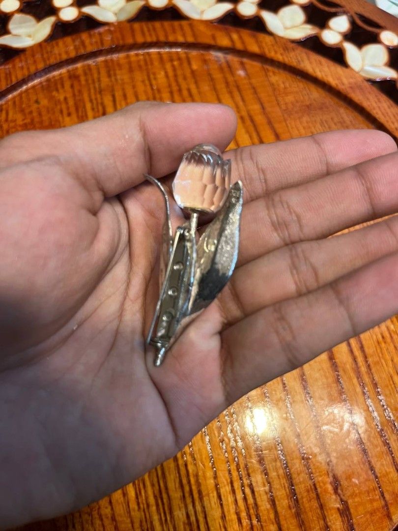 Vintage Silver Brooche (Category: Vintage Collectibles) located in Quezon City. Submitted by michypeachyy1 (Listing ID 1466902094, Image 1). Description: send offer via dm.