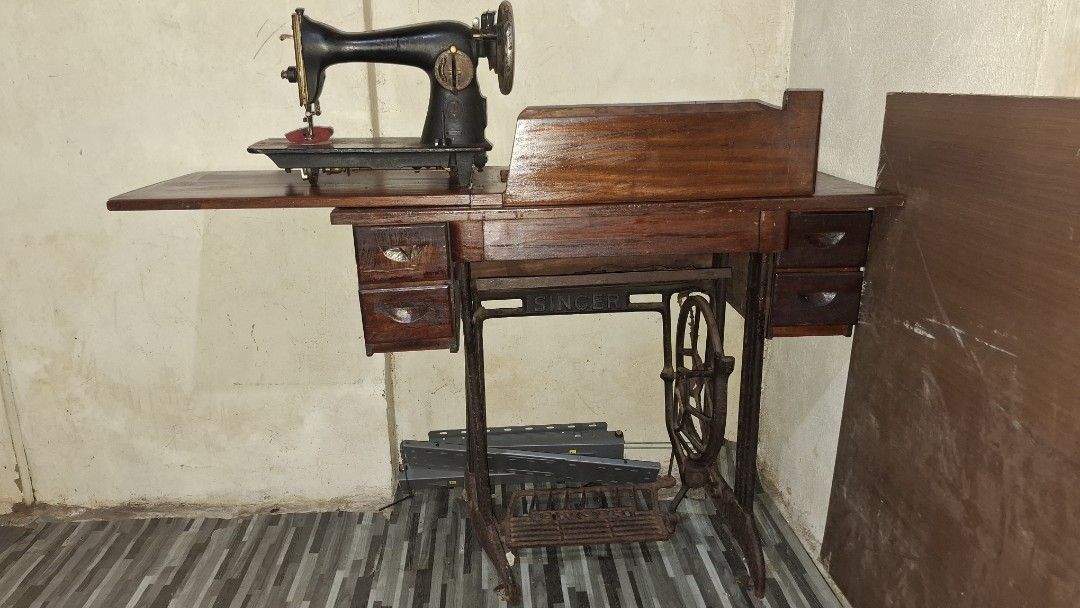 Vintage Singer 15K Treadle Sewing Machine (Category: Tables & Sets) located in Paranaque City. Submitted by reben_0430 (Listing ID 1466874437, Image 2). Description: THE PRICE IS TO ONLY ATTRACT BUYERS HEARING OFFERS🙌🙌🙌 Vintage Singer 15K Treadle Sewing Machine Serial no. EP792151. Genuine antique. issues: working pa naiikot pa, nasira lang yung belt and yung overall rust. location: Masville, Parañaque.