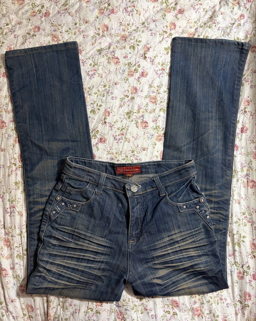 Vintage Wash Mid-rise Bootcut Jeans (Category: Jeans) located in Muntinlupa City. Submitted by herellas0504 (Listing ID 1466902718, Image 1). Description: Vintage Wash Mid-rise Bootcut Jeans Mine: 450 | Lock: 599 ———————————— size: 28-30 waistline no issue, good as new.
