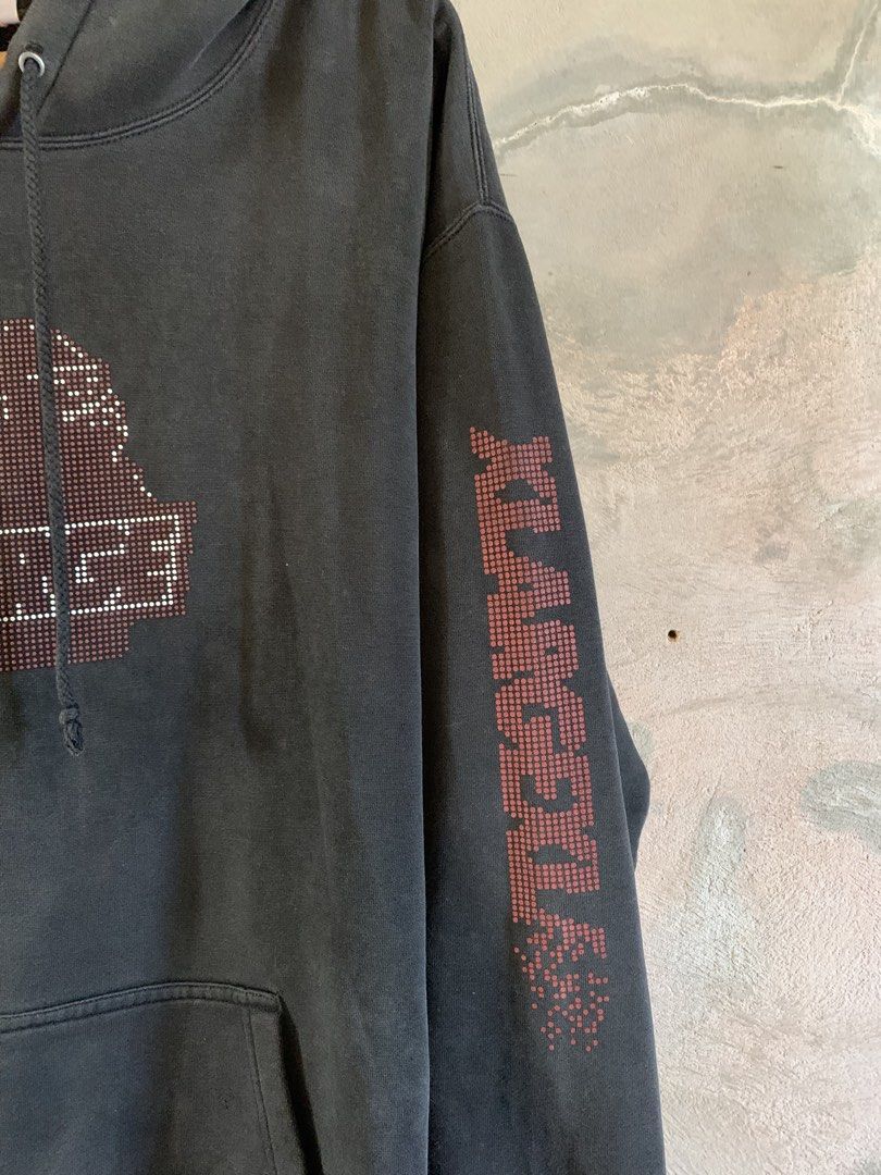Vintage XLarge clothing (Category: Activewear) located in Famy. Submitted by stuffxsogood. (Listing ID 1466857589, Image 3). Description: Vintage XLarge hoodie Large 25x28 Trash condition.