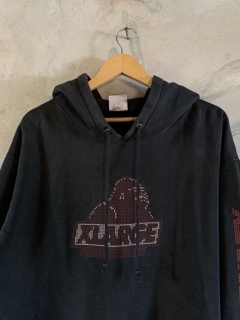 Vintage XLarge clothing (Category: Activewear) located in Famy. Submitted by stuffxsogood. (Listing ID 1466857589, Image 2). Description: Vintage XLarge hoodie Large 25x28 Trash condition.