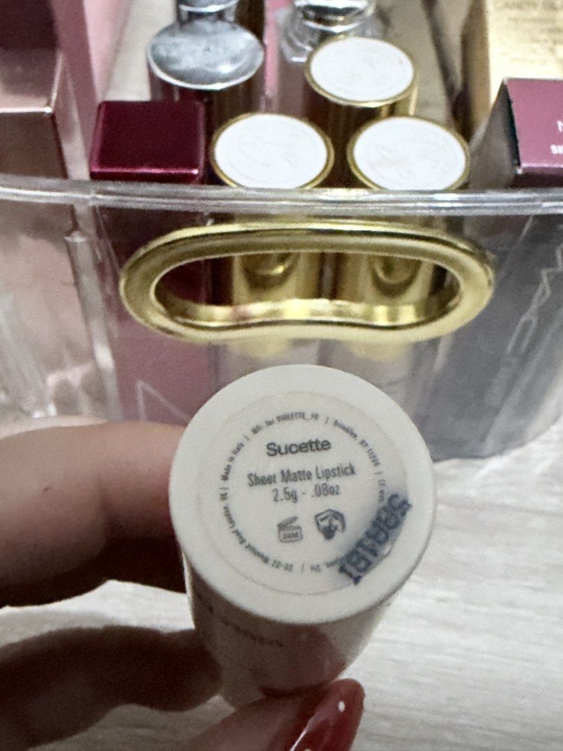 Violette_fr bisou balm in sucette (Category: Makeup) located in Manila. Submitted by mvx.xv (Listing ID 1466898140, Image 2). Description: Violette fr.