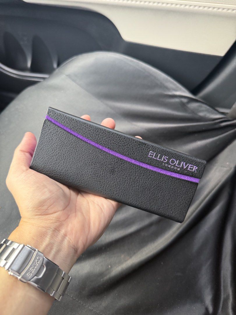 Vision express Ellis Oliver EV7100C252 rectangular shape Eyeglasses with Case (Category: Sunglasses & Eyewear) located in Paranaque City. Submitted by jidagreat (Listing ID 1466785502, Image 1). Description: Vision express 🇬🇧 Ellis Oliver optical frames in tortoiseshell acetate Model EV7100C252 BRANDNEW with case Rectangular shape Ready for your prescription lenses at any optician.